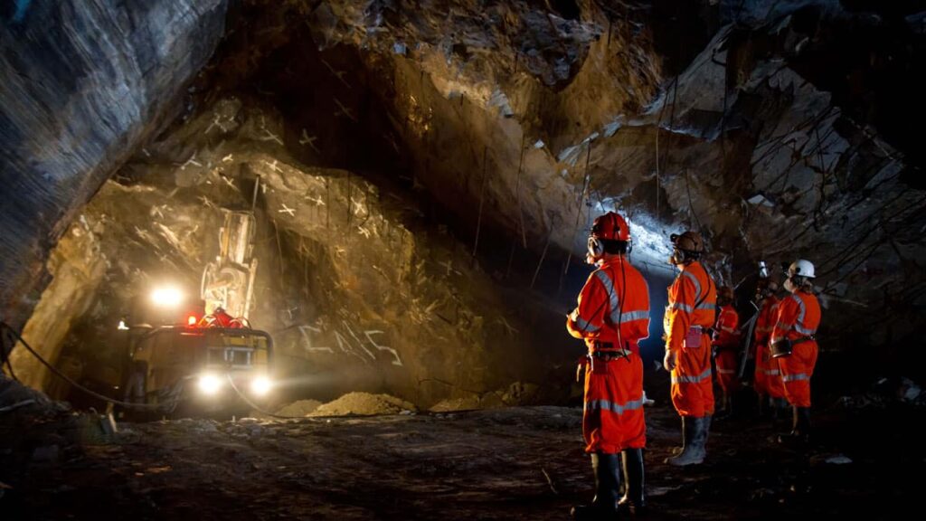 Mineradora AngloGold Ashanti oferece dezenas de vagas em novo processo seletivo para técnicos e outros profissionais