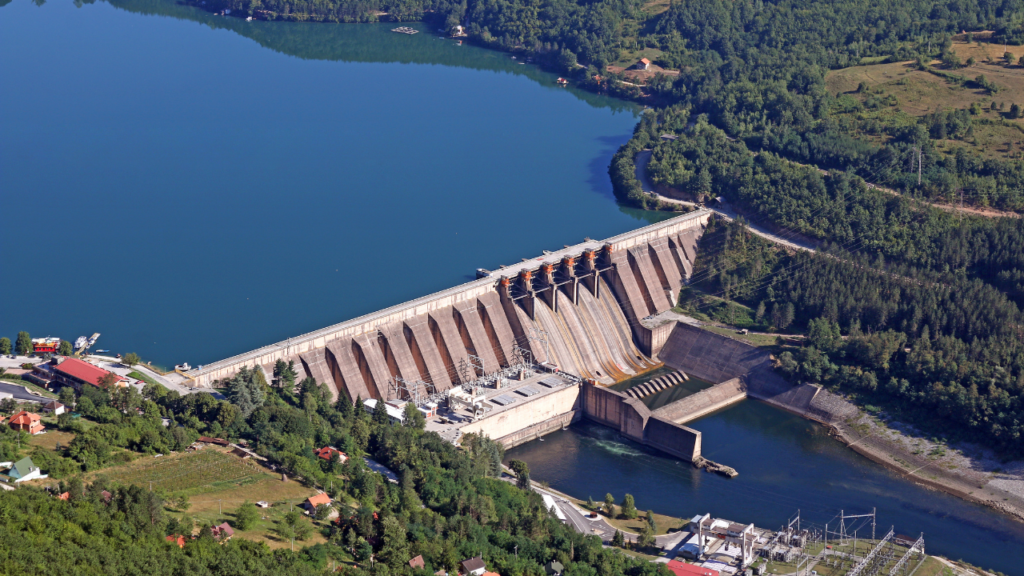 Copel faz investimento milionário para modernizar a usina hidrelétrica Governador Parigot de Souza, garantindo eficiência e segurança no fornecimento de energia.